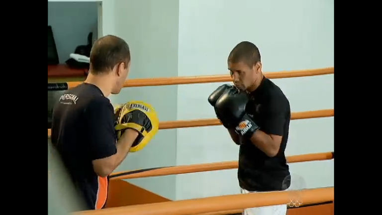 Vídeo: Volta por cima: ex-morador de rua vira campeão mundial de boxe