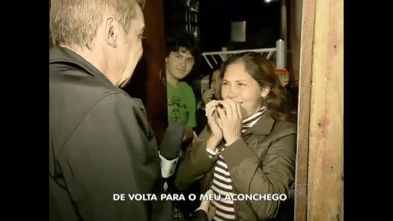 Vídeo: Gugu ajuda Mônica e os filhos a voltarem para o Ceará e escaparem da miséria