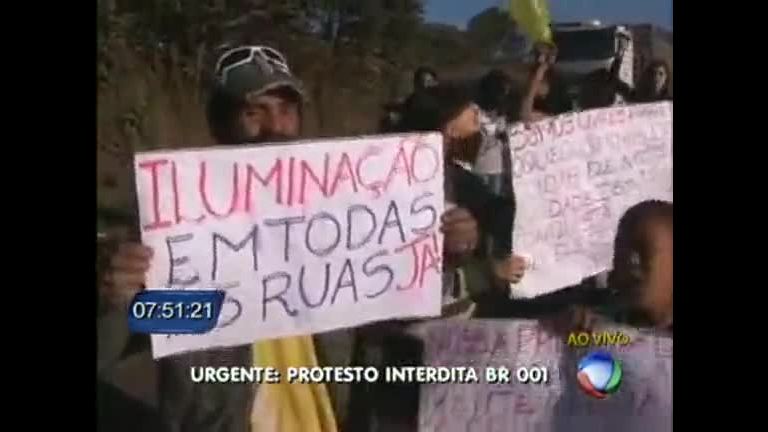 Vídeo: Protesto no Lago Oeste interdita BR-001 nesta manhã de segunda-feira