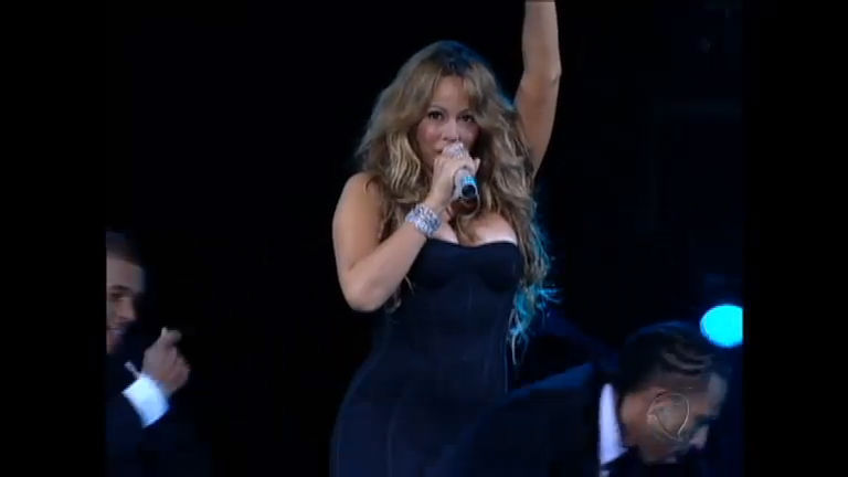 Vídeo: Mariah Carey é criticada por fazer show para presidente da Angola