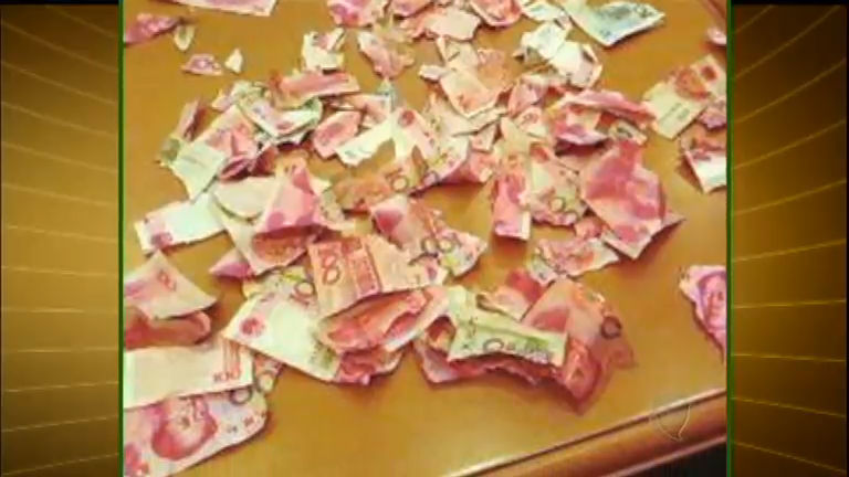  Filho de casal chinês rasga economias  da família