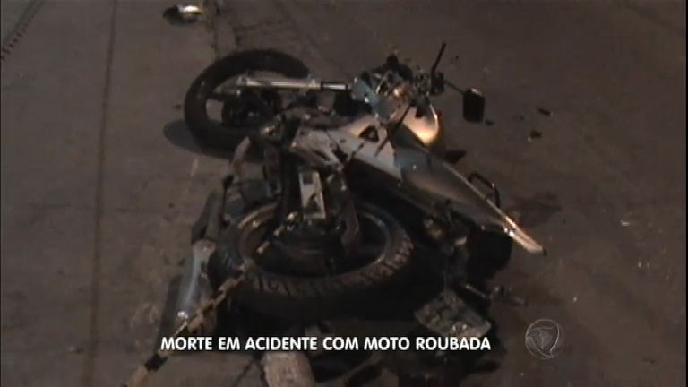 Vídeo: Motorista foge ao atropelar homens em moto roubada no Campo Limpo (SP)