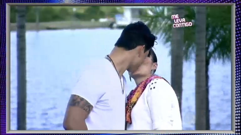 Vídeo: Depois de piquenique, Ana Paula e Bruno trocam beijos apaixonados