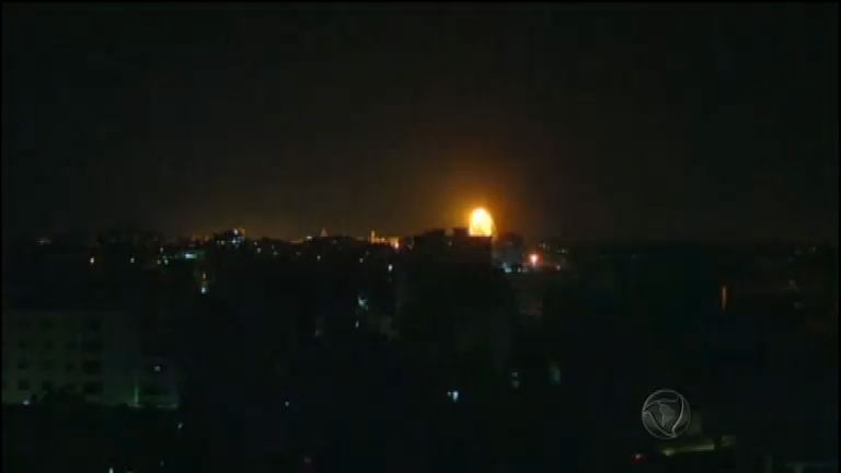 Vídeo: Trégua de seis dias chega ao fim e bombardeios voltam a atingir Gaza