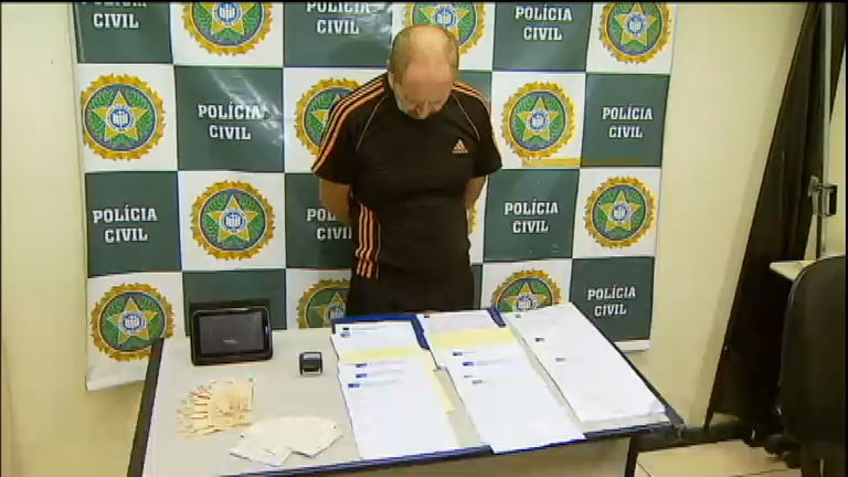 Vídeo: Falso fiscal é preso acusado de extorquir comerciantes em Copacabana (RJ)