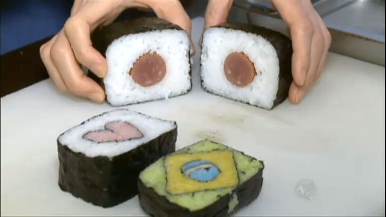 Vídeo: Japonesa transforma sushi em obras de arte