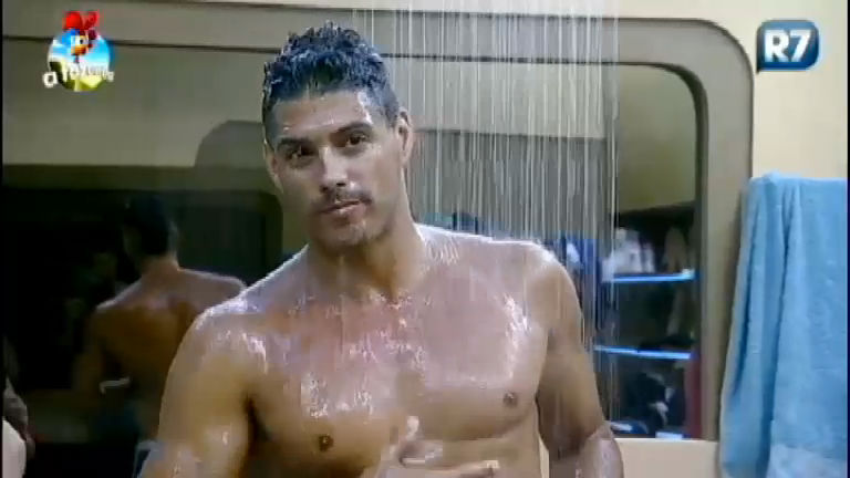 Vídeo: Relembre os melhores momentos de Marlos Cruz no chuveiro