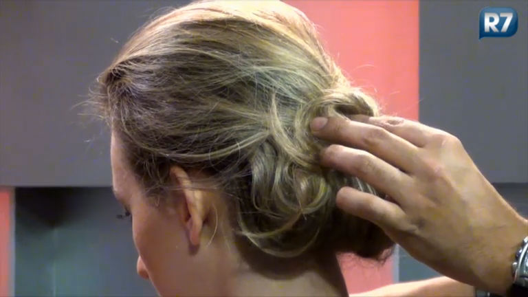 Vídeo: Veja como fazer belíssimo penteado para arrasar na noite de Natal