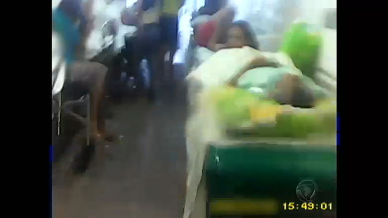 Vídeo: Funcionários de hospital podem parar no Carnaval por falta de pagamento no Ceará