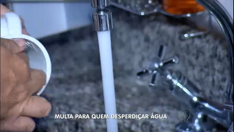 Vídeo: Multa de mil reais será cobrada por desperdício de água em São Paulo