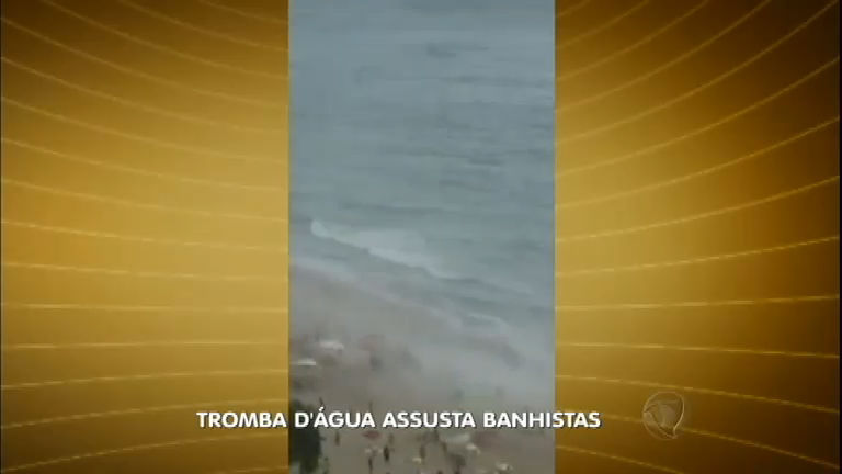 Vídeo: Tromba d'água provoca pânico em praia na Grande Recife