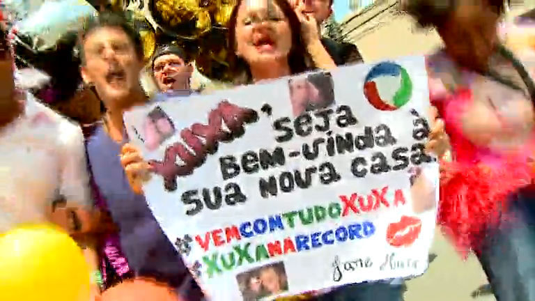 Vídeo: Xuxa assina com a Record em coletiva de imprensa histórica
