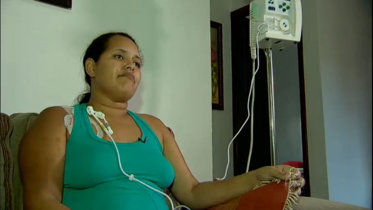 Vídeo: Mulher precisa arrecadar US$ 1 milhão para fazer transplante duplo nos Estados Unidos