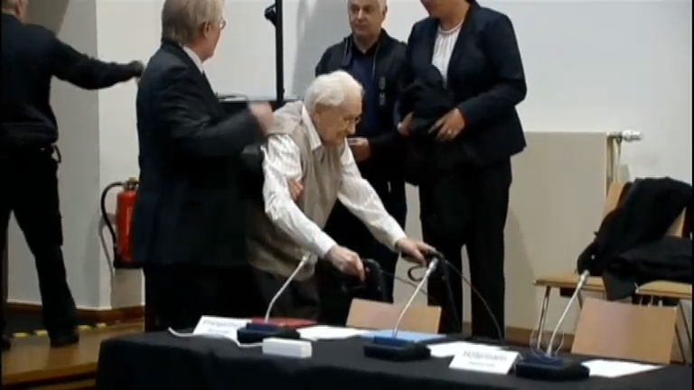 Vídeo: Ex-guarda nazista de 93 anos está em julgamento na Alemanha