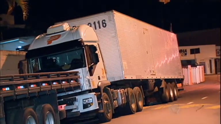 Vídeo: Ladrões de caminhões são presos após sequestrarem caminhoneiros