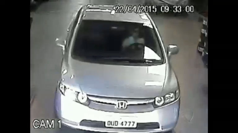 Vídeo: Flagra: bandido troca as rodas do carro em loja de pneus e foge sem pagar