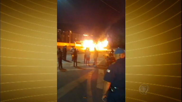 Vídeo: Polícia investiga se atentado contra ônibus em SP tem relação com traficante