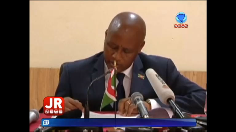 Vídeo: Contrariando constituição, presidente é autorizado a se candidatar a 3º mandato no Burundi