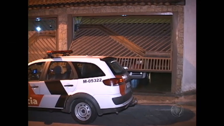 Vídeo: Dois criminosos são presos e um morre após assalto a casa em SP