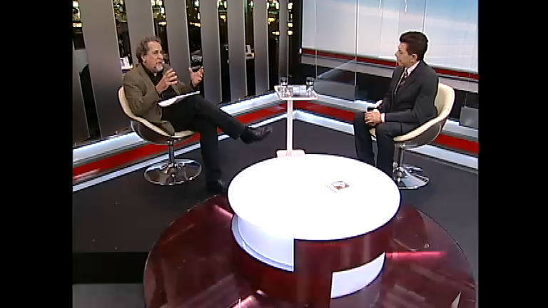 Vídeo: Nirlando Beirão fala sobre conta bancária que Romário teria na Suíça