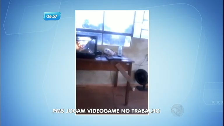 Vídeo: Flagra: policiais jogam videogame durante o trabalho no Rio Grande do Sul