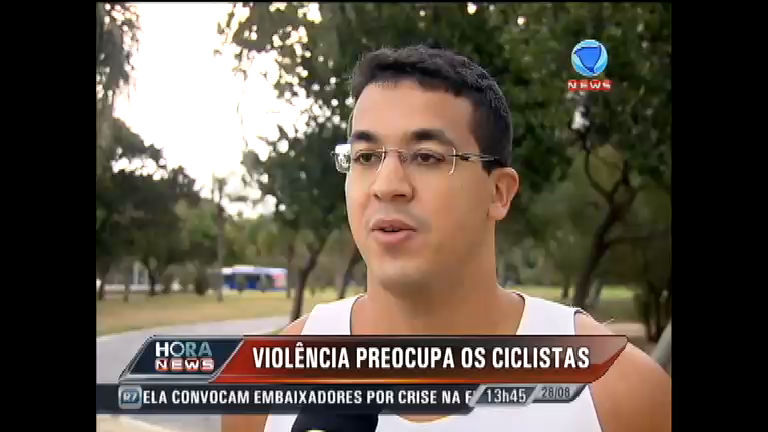 Vídeo: Assaltantes agridem e roubam bicicleta de empresário no RJ