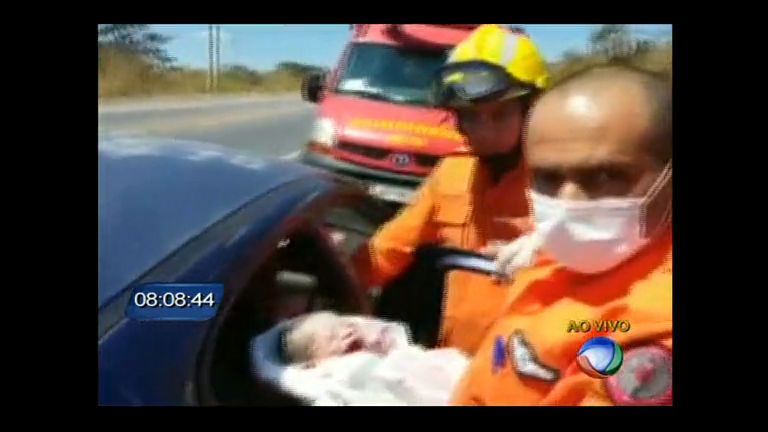 Vídeo: Pai ajuda no parto e bebê nasce dentro de carro em rodovia no DF