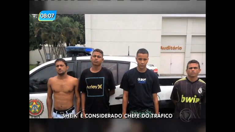 Vídeo: Suspeito de chefiar tráfico em comunidades do RJ é preso com três comparsas em Parada de Lucas