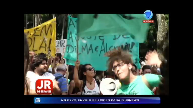 Vídeo: Alunos de escolas ocupadas em São Paulo expulsam grupos ligados a partidos políticos