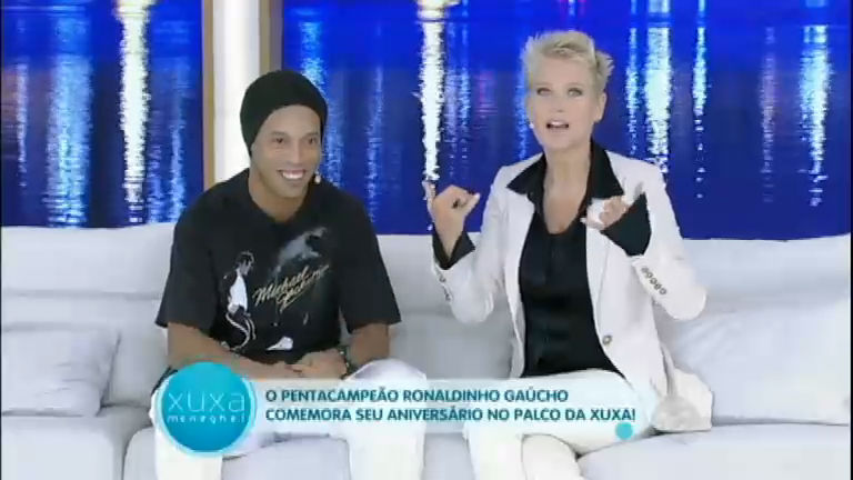 Vídeo: Xuxa comemora aniversário de Ronaldinho Gaúcho! Assista os melhores momentos desta segunda (21)