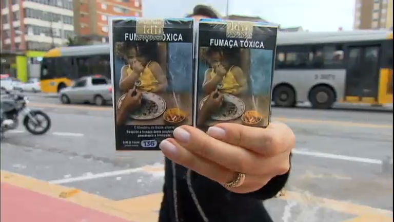 Vídeo: Reportagem flagra feira de cigarros contrabandeados no centro de São Paulo