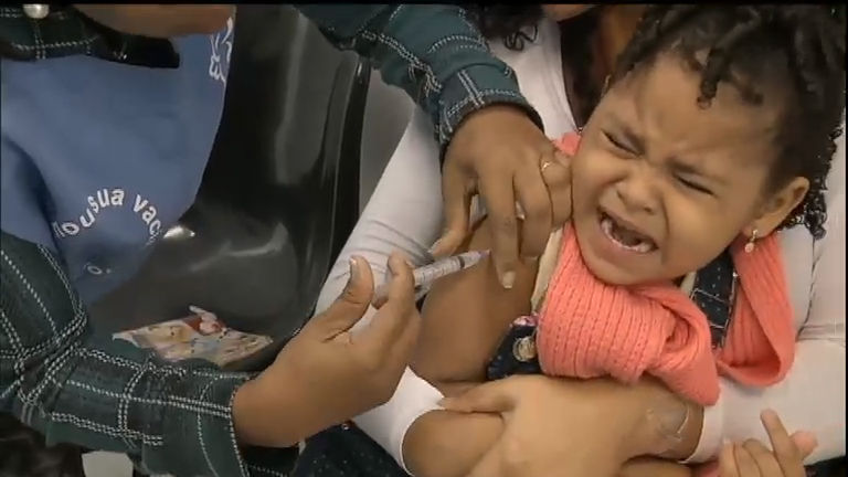 Vídeo: Campanha nacional de vacinação contra a gripe começa e deve imunizar 50 milhões de pessoas
