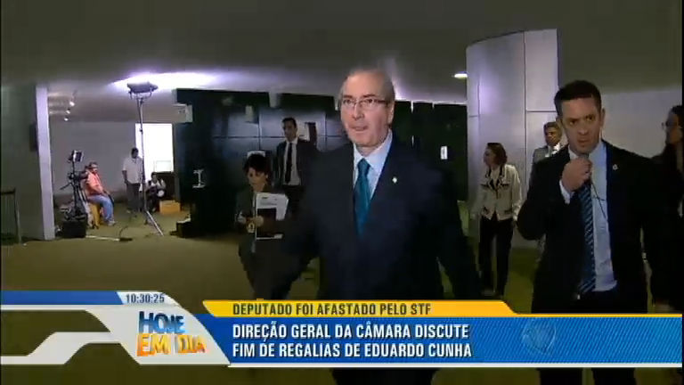 Vídeo: Câmara dos Deputados discute a retirada de regalias de Eduardo Cunha