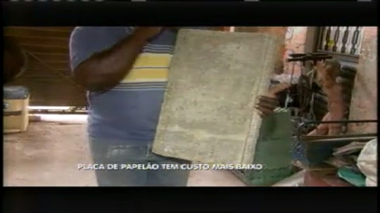 Vídeo: Catador de papel cria placas de laje com material reciclável