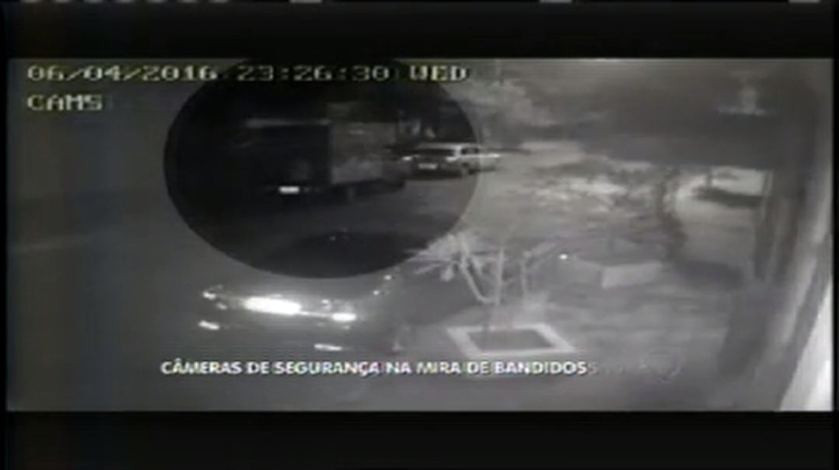 Vídeo: Bandidos miram câmeras de segurança nos furtos da região centro-sul de BH