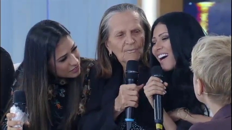 Vídeo: 

Simone e Simaria são surpreendidas pela presença da avó no
programa Xuxa Meneghel

