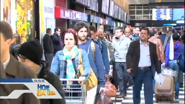 Vídeo: 

Primeiro dia de novas regras da ANAC tem longas filas em
aeroportos

