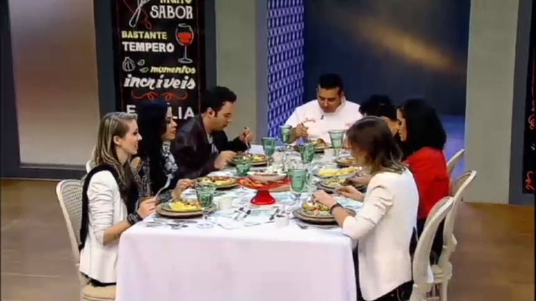 Vídeo: Convidados saboreiam pratos de comida caipira e avaliam trabalho das equipes