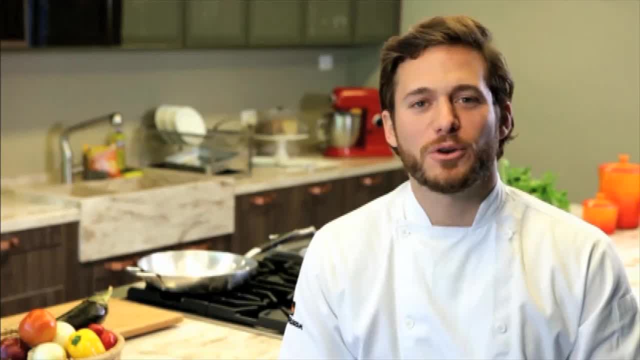 Vídeo: 

Dalton Rangel ensina como preparar lasanha
de berinjela com um truque para deixar sua cozinha brilhando


