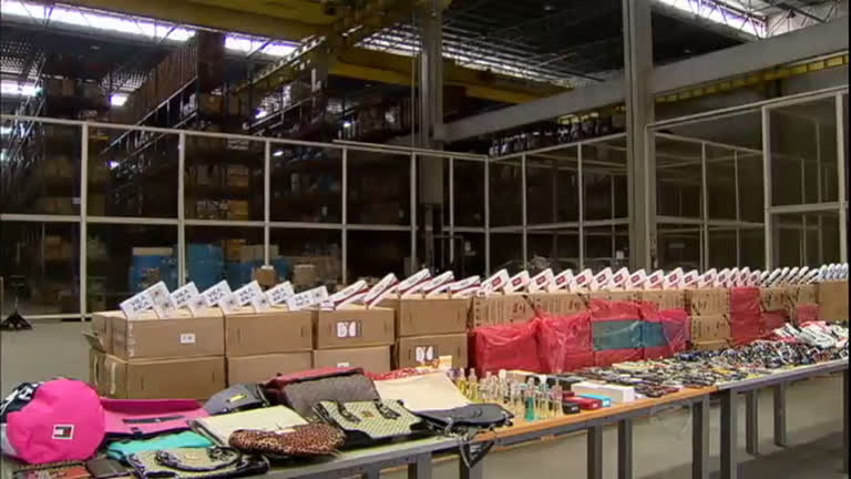 Vídeo: 

Crise econômica fortalece a venda de mercadorias ilegais

