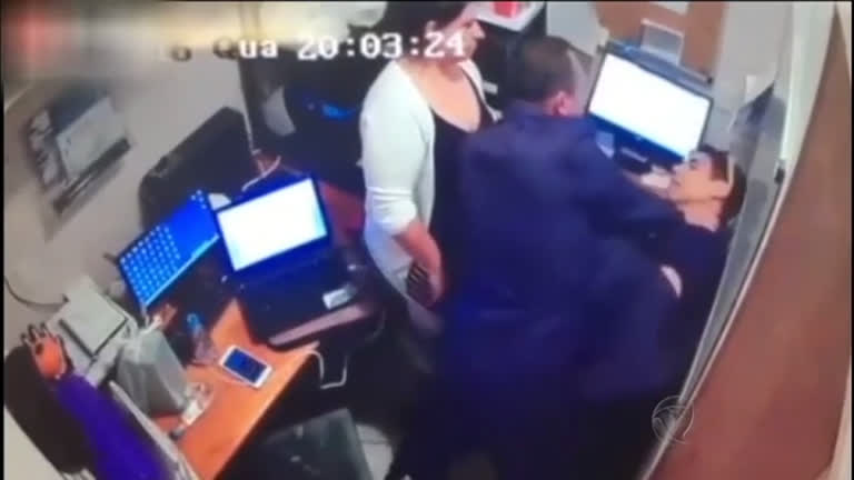 Vídeo: Funcionário de bar acusa advogado de agressão em São Paulo
