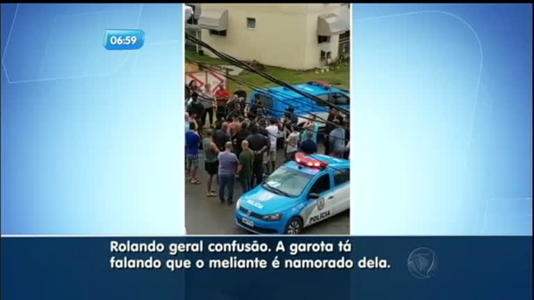 Vídeo: Ladrões em fuga invadem condomínio no
Rio de Janeiro