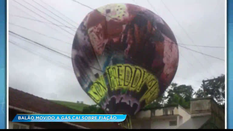 Vídeo: Balão
cai sobre fabrica em Mar de Espanha (MG)