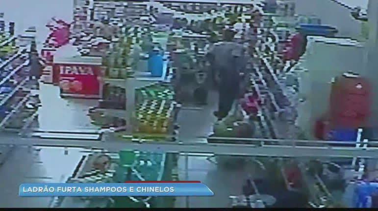 Vídeo: Suspeito compra refrigerante para despistar roubo de shampoo e chinelo