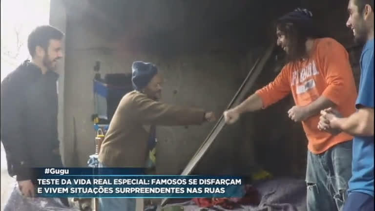 Vídeo: Morador
de rua oferece cobertor, pão e água, e emociona Reinaldo Gottino em teste do
Gugu&nbsp;