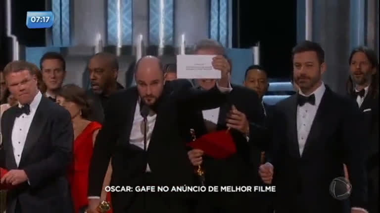 Vídeo: Troca de envelopes se transforma em gafe durante premiação do
Oscar