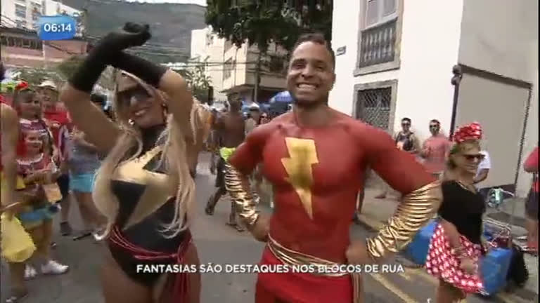 Vídeo: Fantasias de Carnaval roubam a cena e são destaque do
Carnaval de rua
