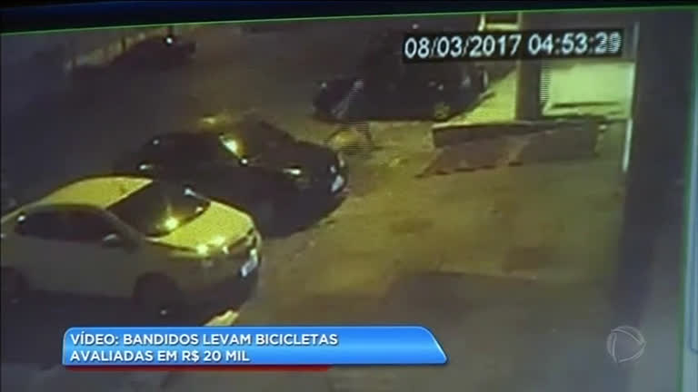 Vídeo: Bandidos assaltam loja de bicicleta&nbsp;