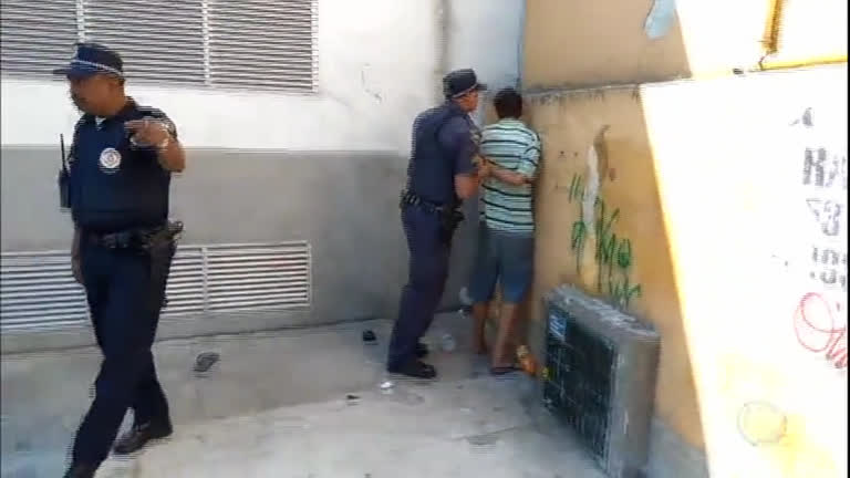 Vídeo: 

Morador de rua é agredido por agentes da prefeitura de SP


