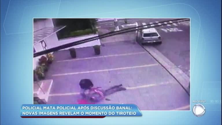 Vídeo: 

Novas imagens revelam momento de
tiroteio entre dois policiais

